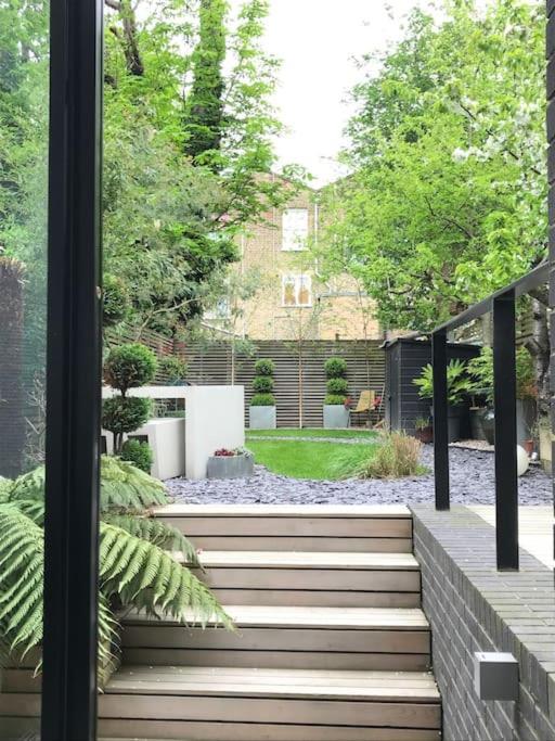 Designer Hackney In Clapton Londra