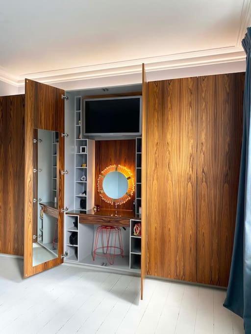 Designer Hackney In Clapton